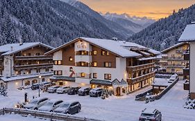 LUMA Stubai Aparthotel - Skibus zum Gletscher direkt vor der Tür